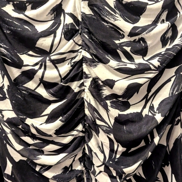 Cable & Gauge Monochrome Print Mesh Top With Ruching - Picture 3 of 7